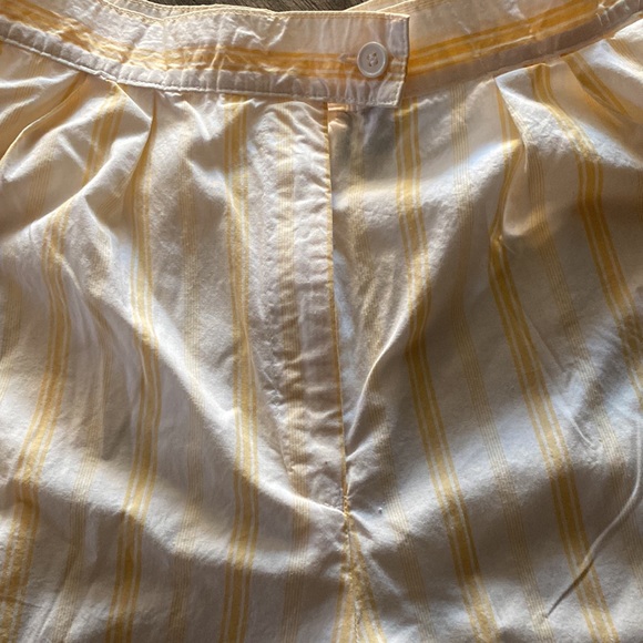 Jennifer Moore Pleaded woman shorts - Picture 2 of 5